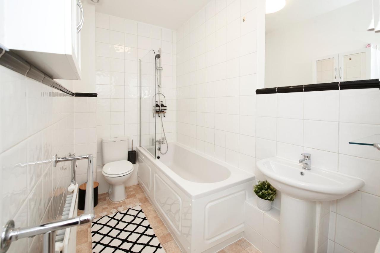 Excellent, Three Bedroom North London Apartment With Free Parking Exterior photo