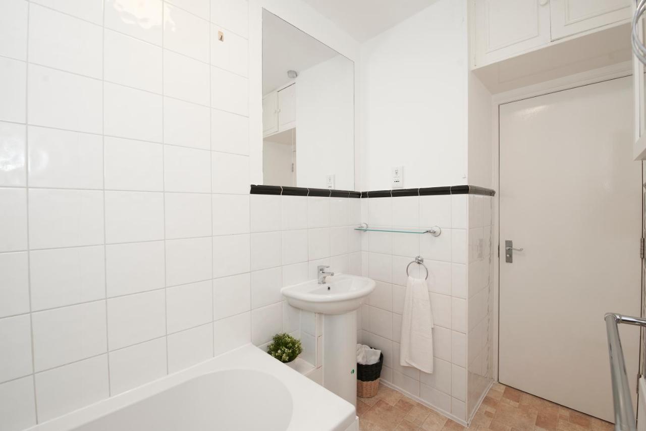 Excellent, Three Bedroom North London Apartment With Free Parking Exterior photo
